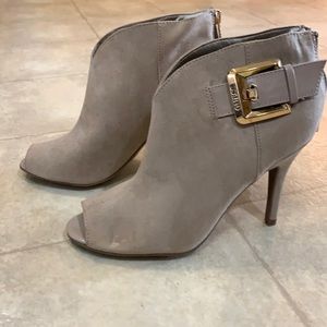 *Like New* Guess Open Toe booties